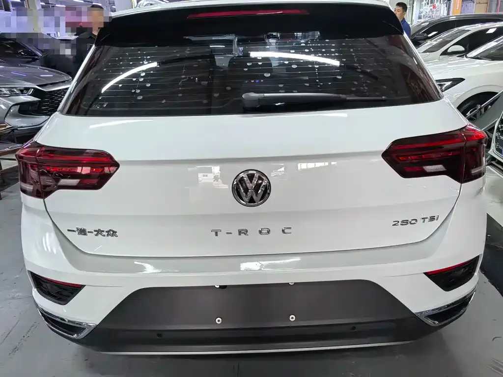 Volkswagen T-Roc — фото 8