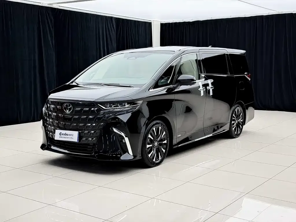 Toyota Alphard — фото 1