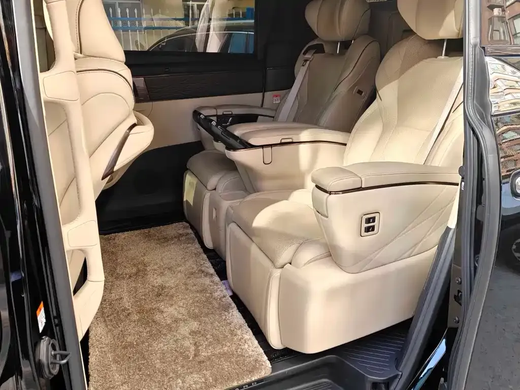 Toyota Alphard — фото 4