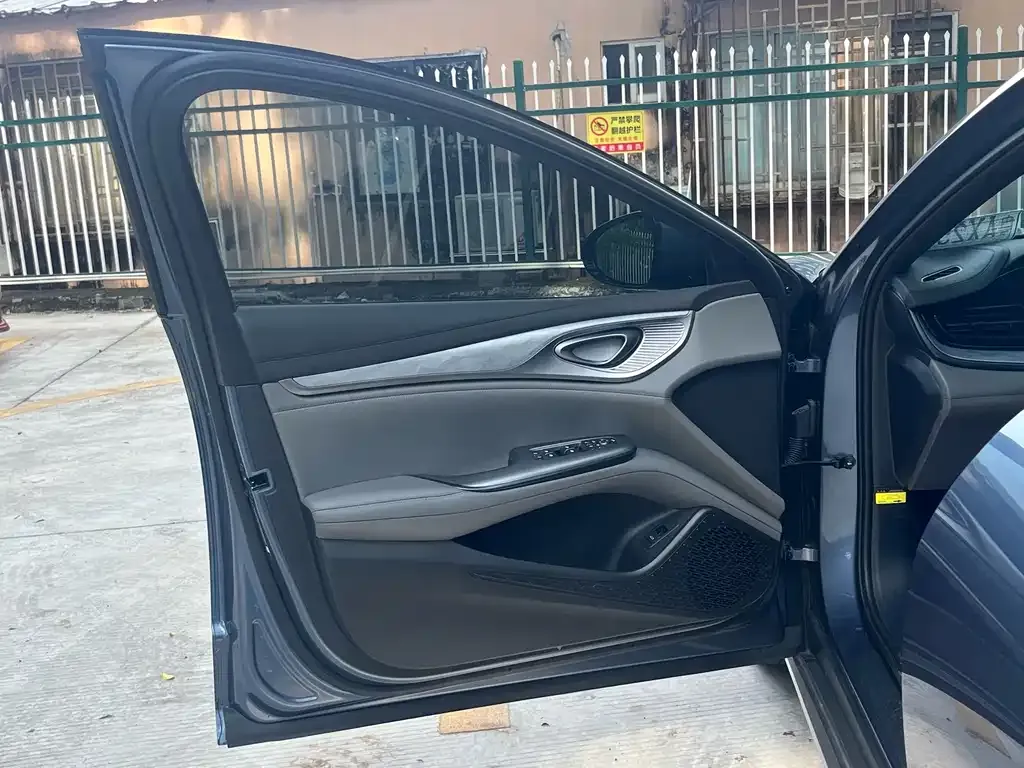 BYD Seal — фото 7
