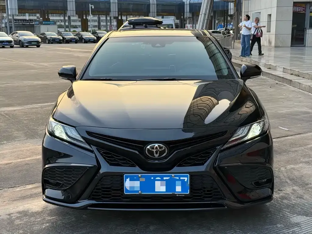 Toyota Camry — фото 4