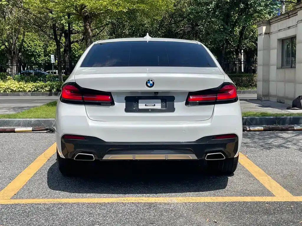 BMW 5 Series — фото 5