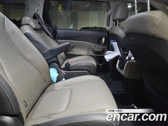 Kia Carnival — фото 10