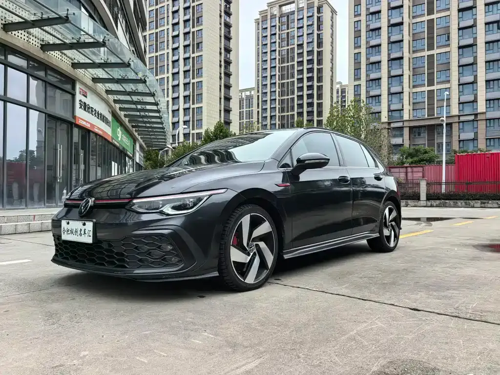 Volkswagen Golf GTI — фото 1
