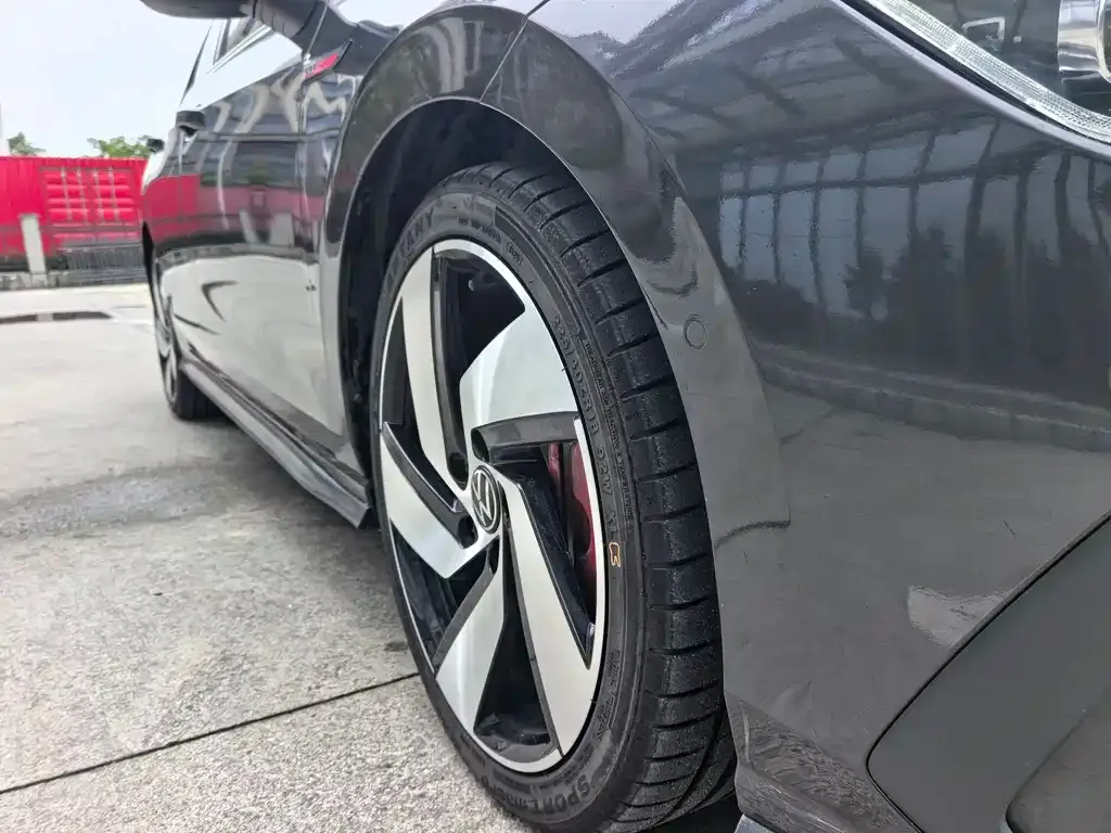 Volkswagen Golf GTI — фото 9