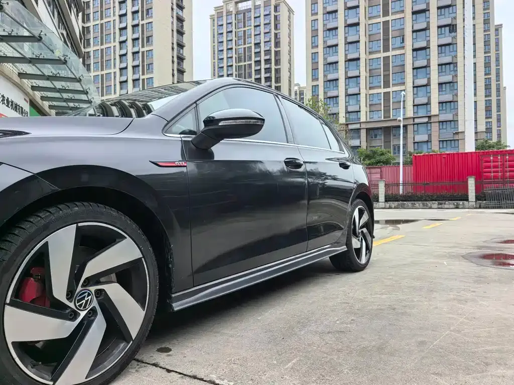 Volkswagen Golf GTI — фото 10