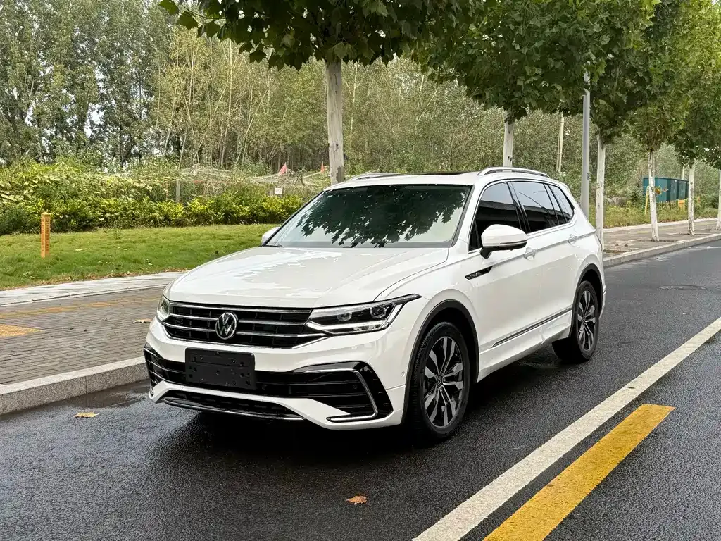 Volkswagen Tiguan L — фото 1