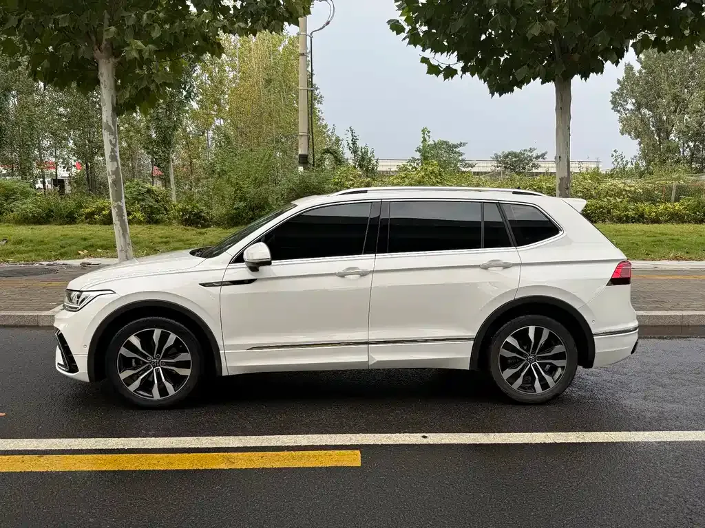 Volkswagen Tiguan L — фото 9