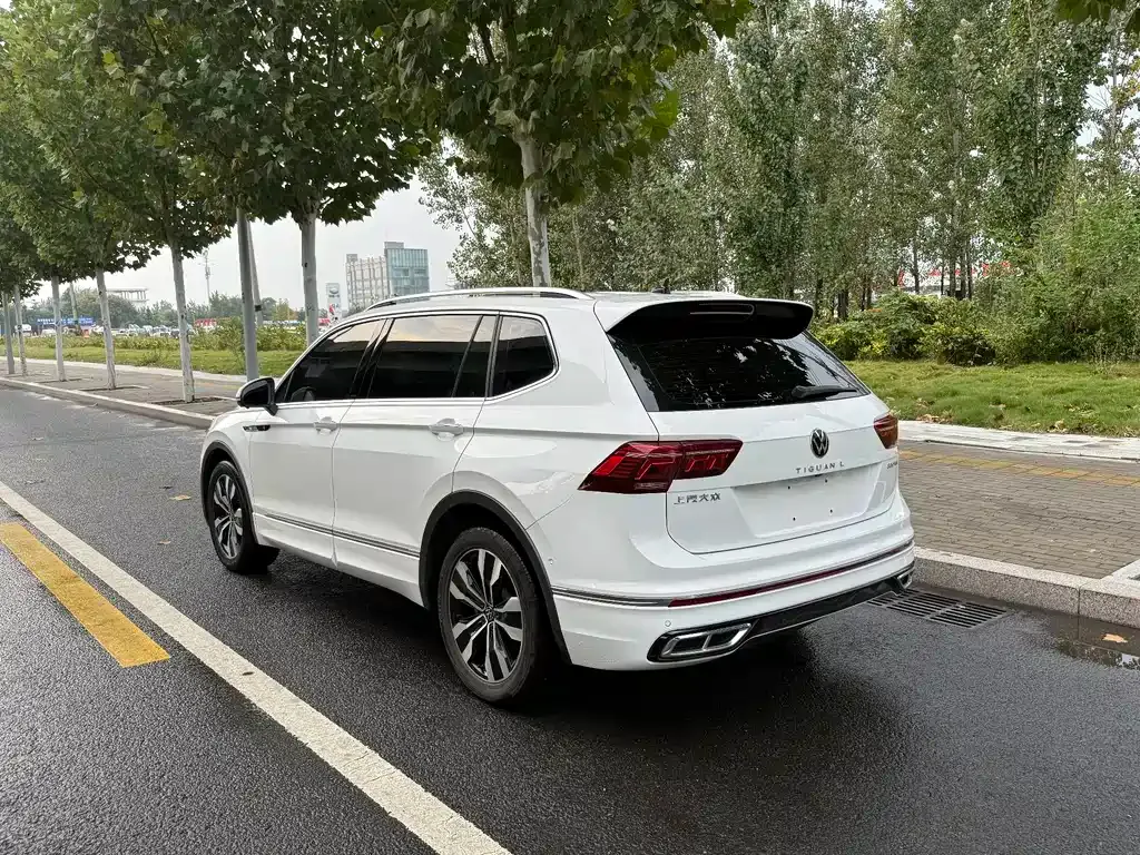 Volkswagen Tiguan L — фото 10