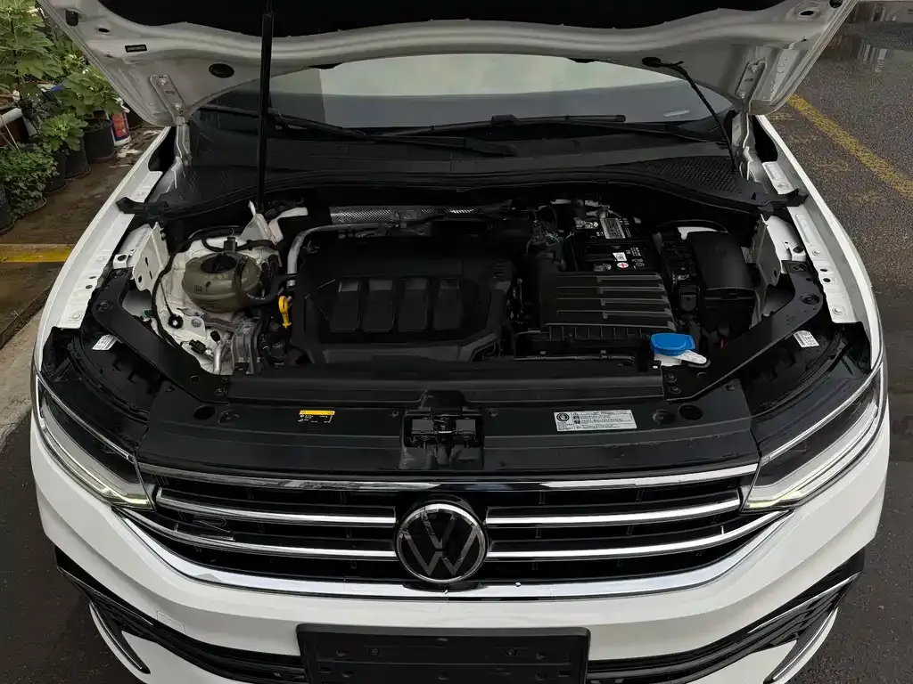 Volkswagen Tiguan L — фото 3