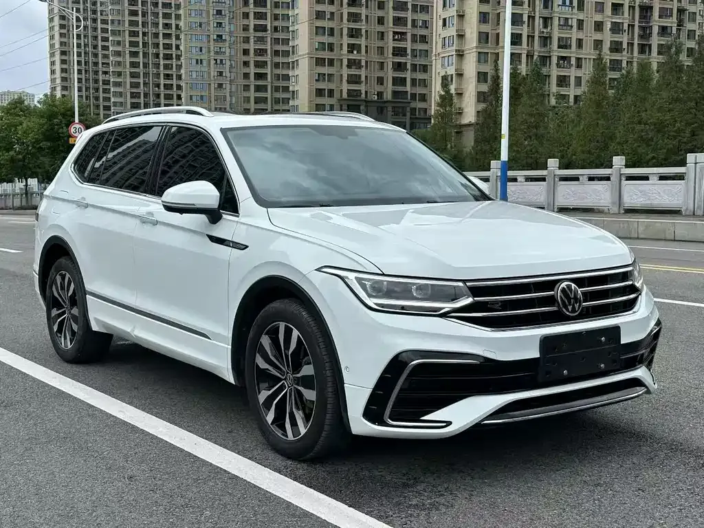 Volkswagen Tiguan L — фото 8