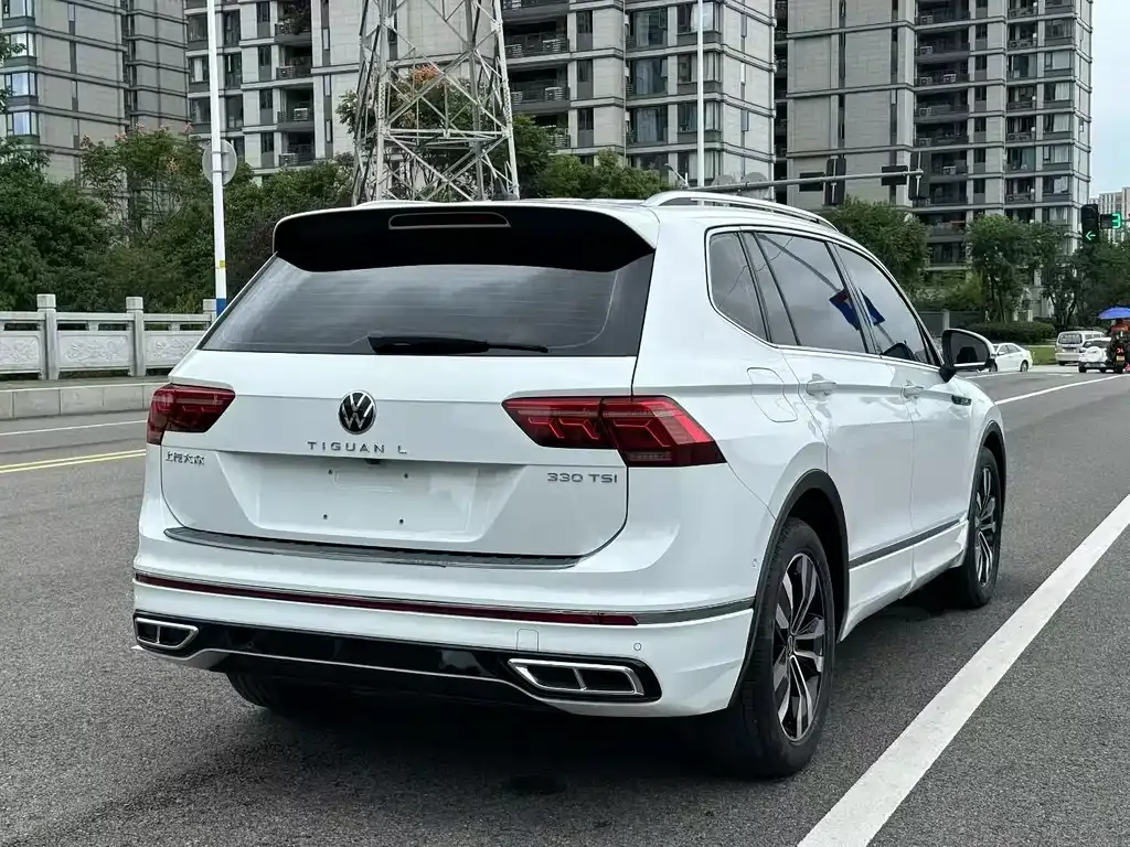 Volkswagen Tiguan L — фото 4