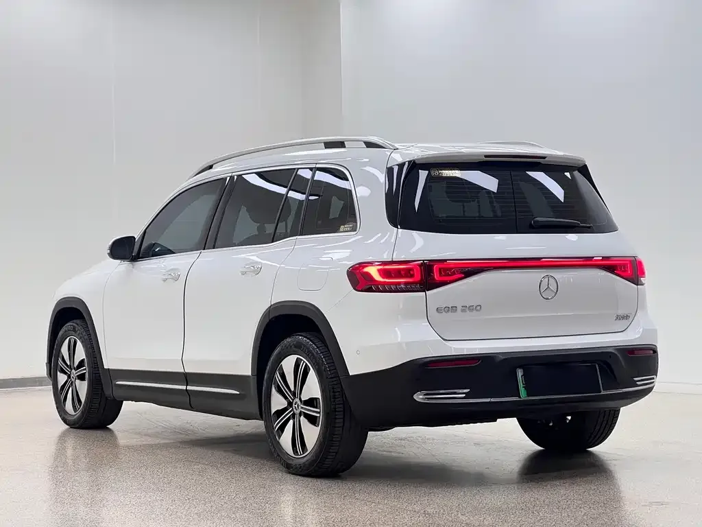 Mercedes-Benz EQB — фото 10