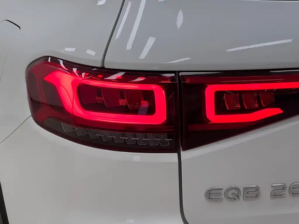 Mercedes-Benz EQB — фото 2