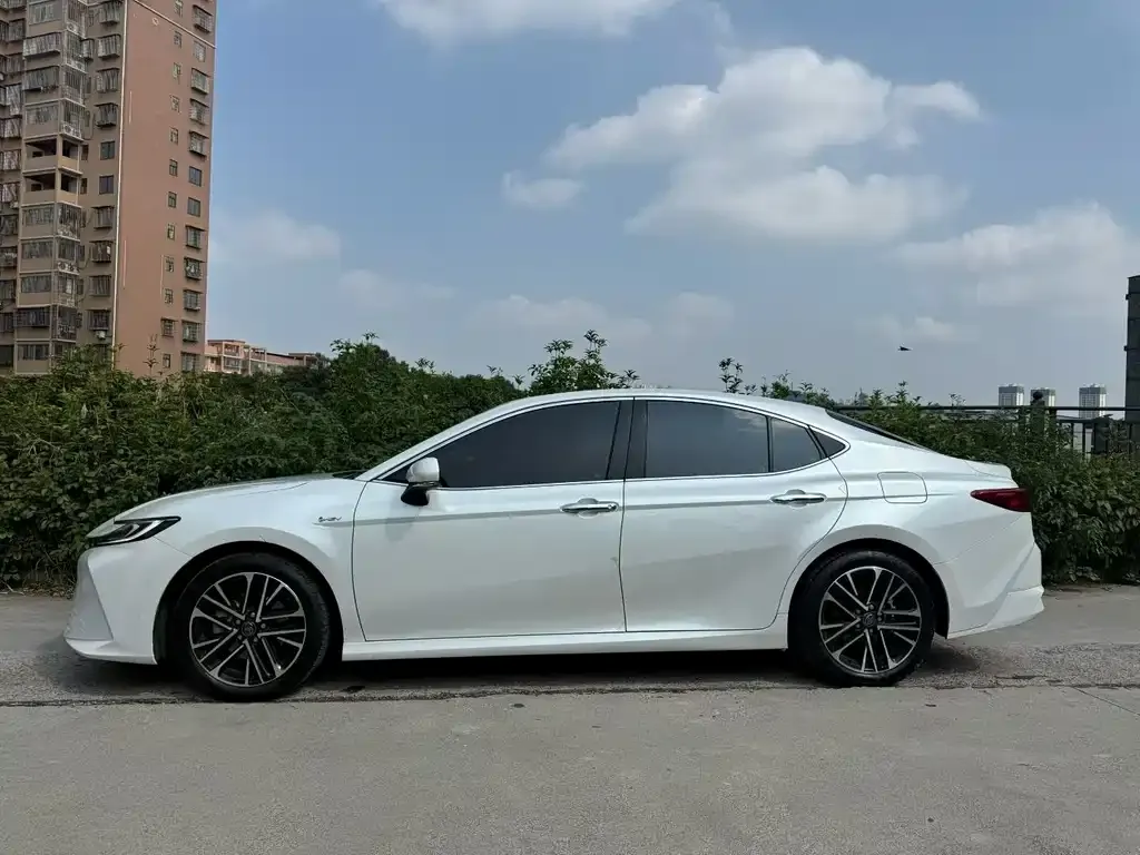 Toyota Camry — фото 5