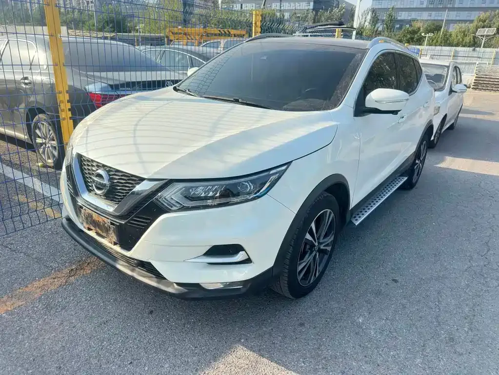 Nissan Qashqai — фото 1