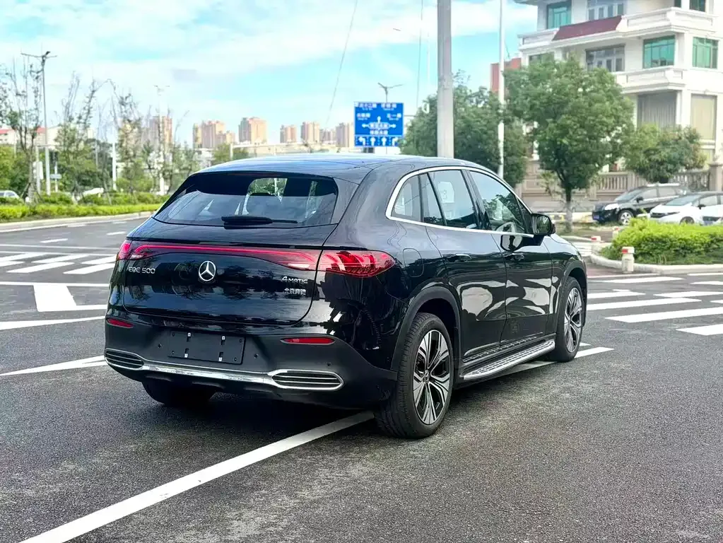 Mercedes-Benz EQE SUV — фото 6