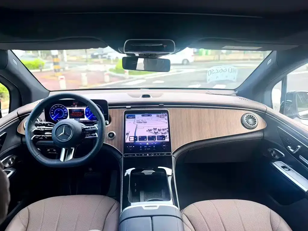 Mercedes-Benz EQE SUV — фото 2