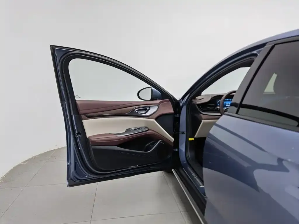 BYD Seal — фото 2