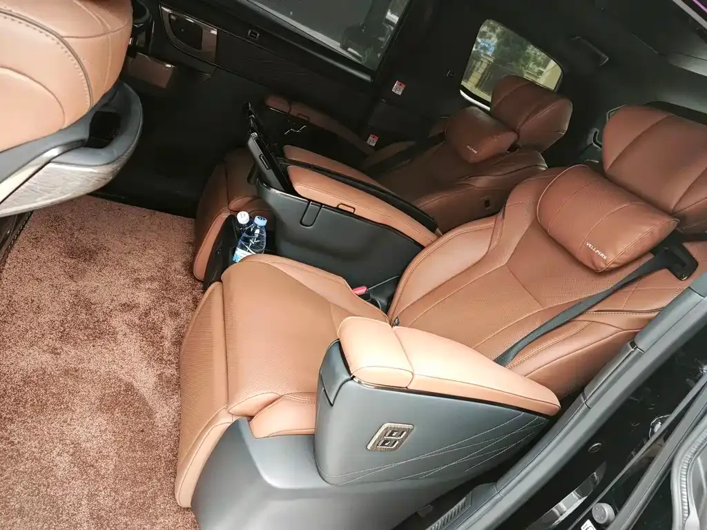 Toyota Alphard — фото 2