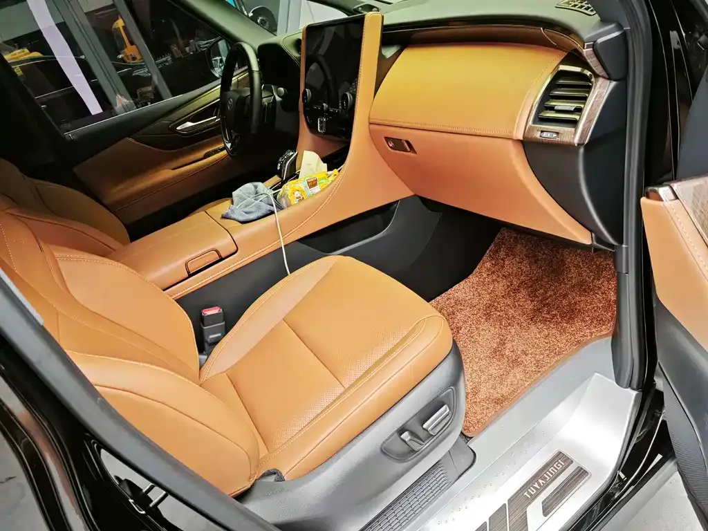Toyota Alphard — фото 7