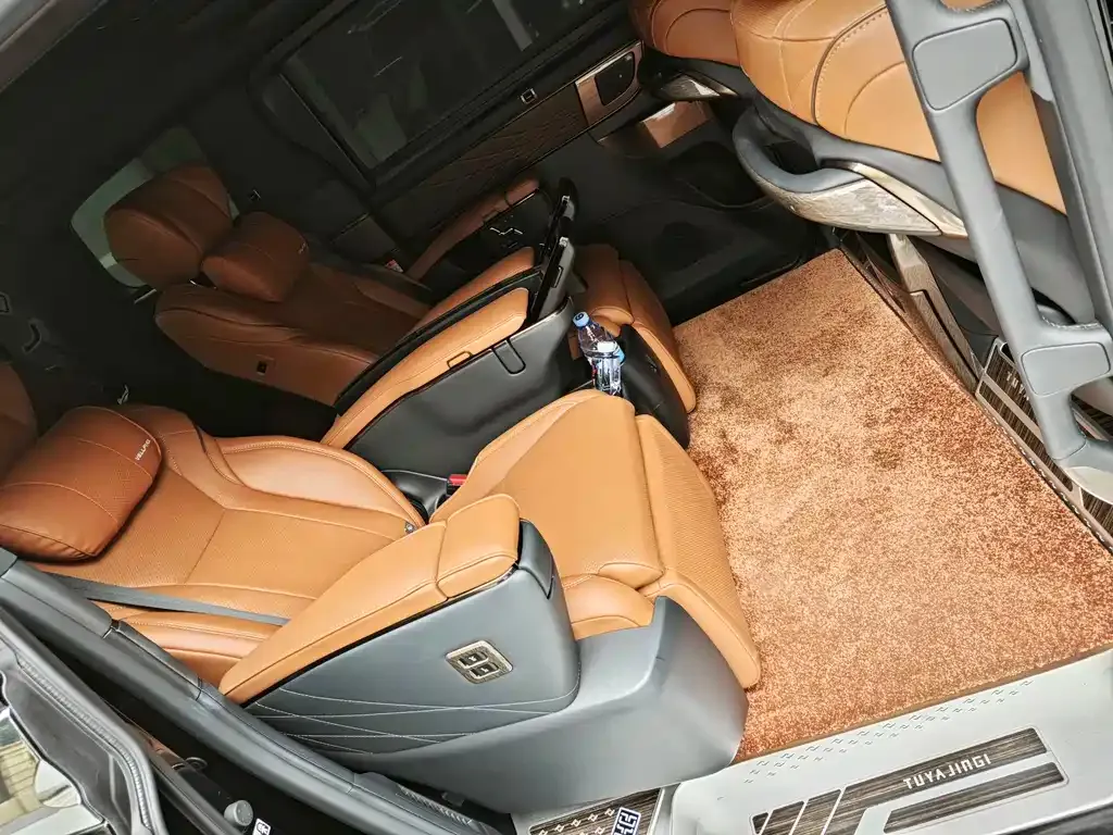 Toyota Alphard — фото 9
