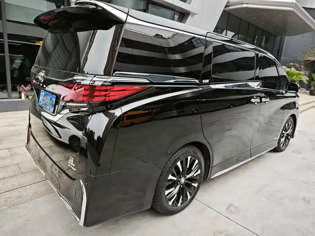 Toyota Alphard — фото 8