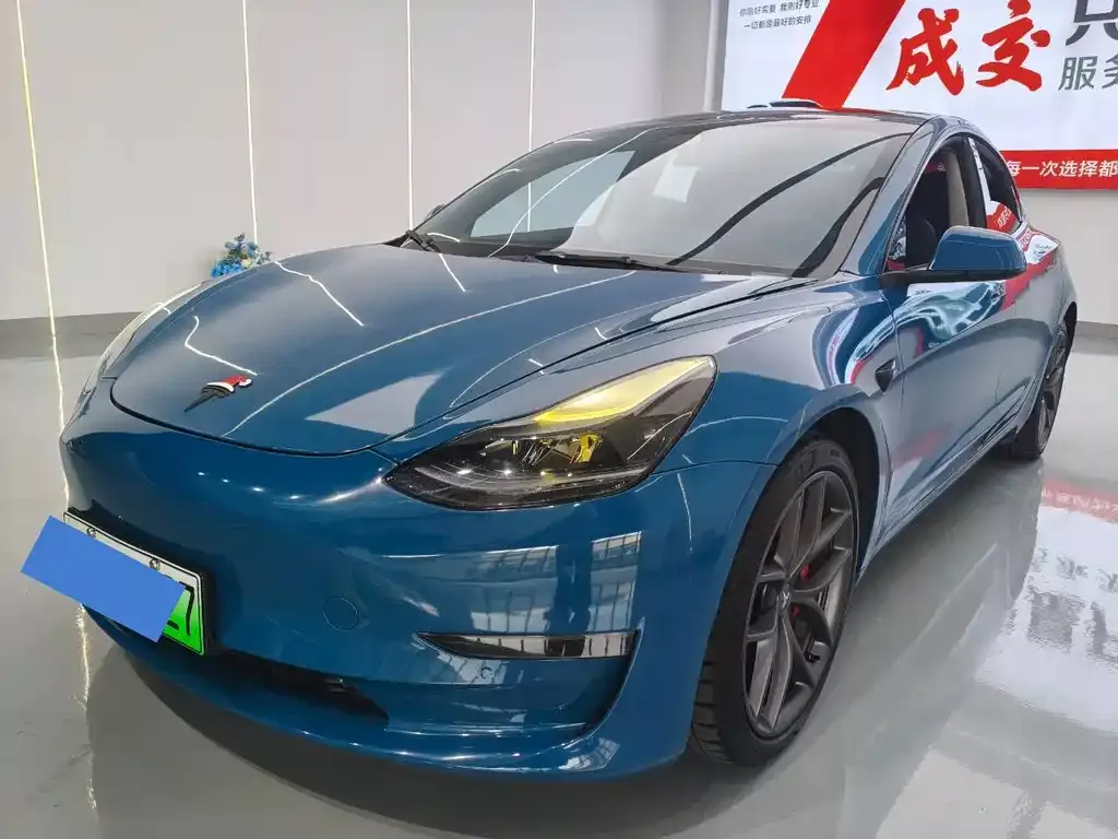Tesla Model 3 — фото 1