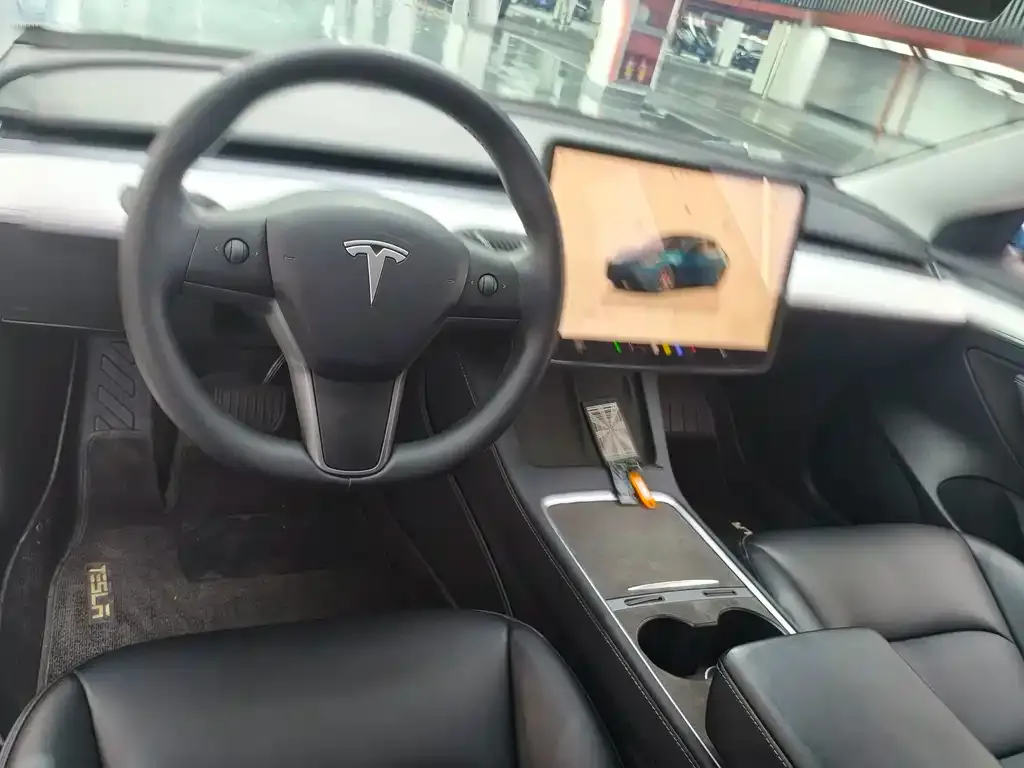 Tesla Model 3 — фото 2