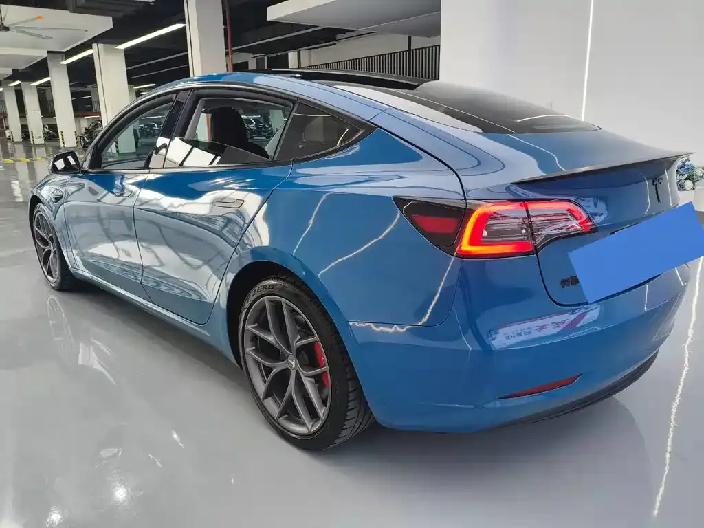 Tesla Model 3 — фото 10