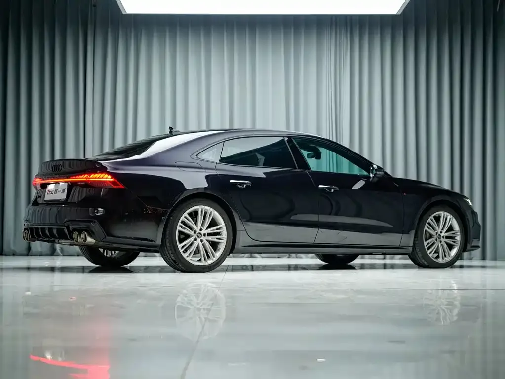 Audi A7L — фото 7