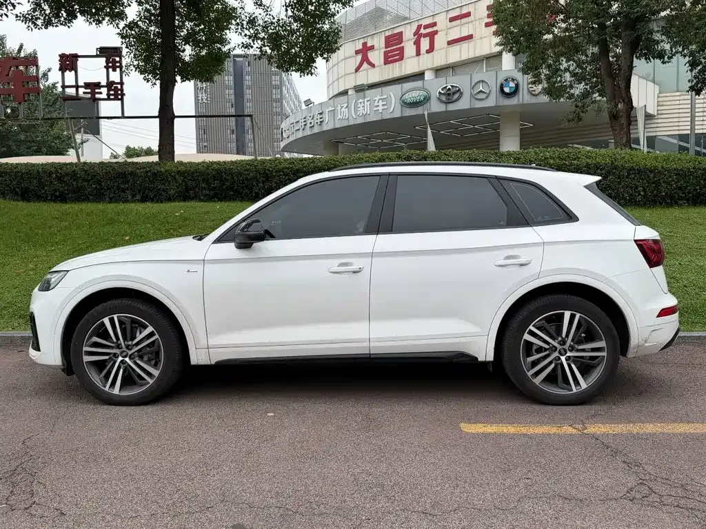 Audi Q5L — фото 10