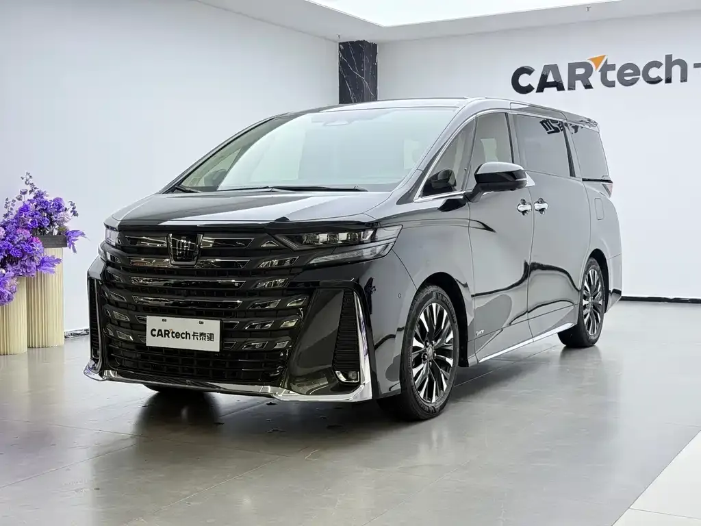 Toyota Vellfire — фото 1
