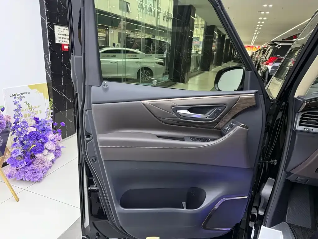 Toyota Vellfire — фото 5
