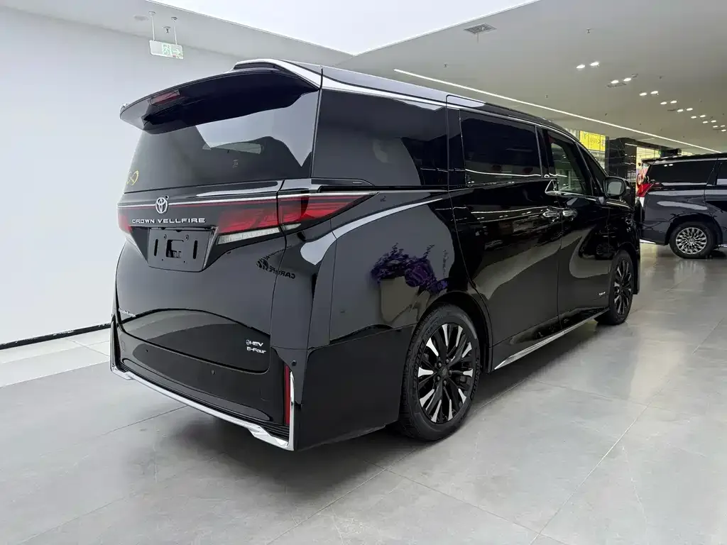 Toyota Vellfire — фото 3