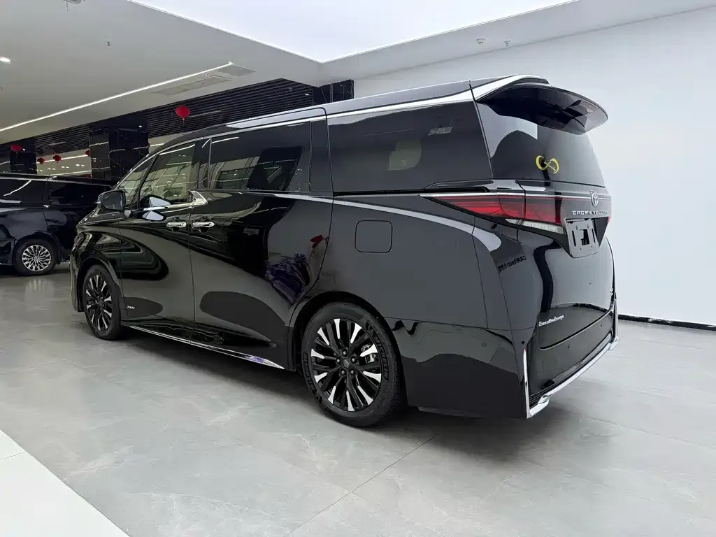 Toyota Vellfire — фото 9