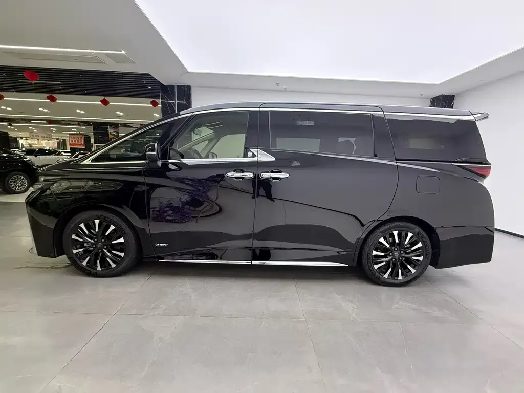 Toyota Vellfire — фото 8