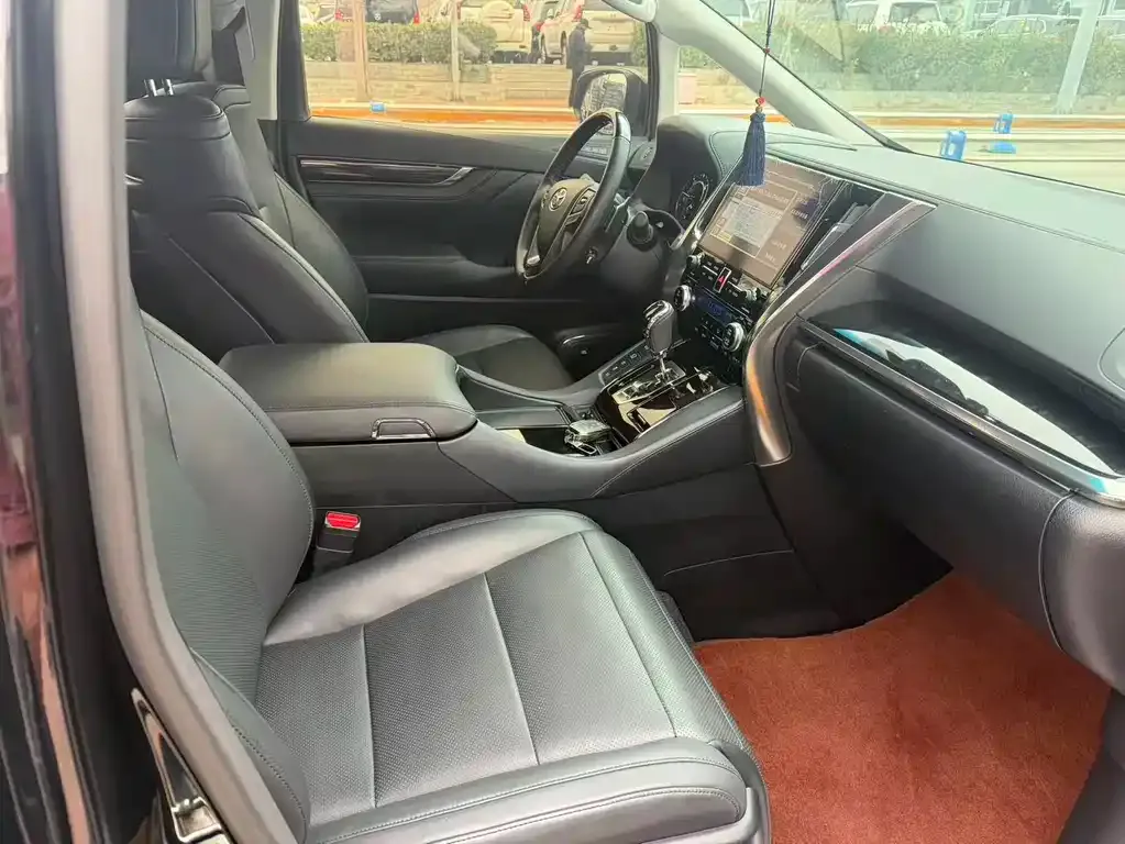 Toyota Vellfire — фото 2