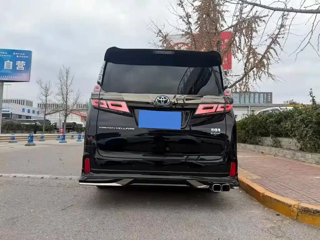 Toyota Vellfire — фото 3