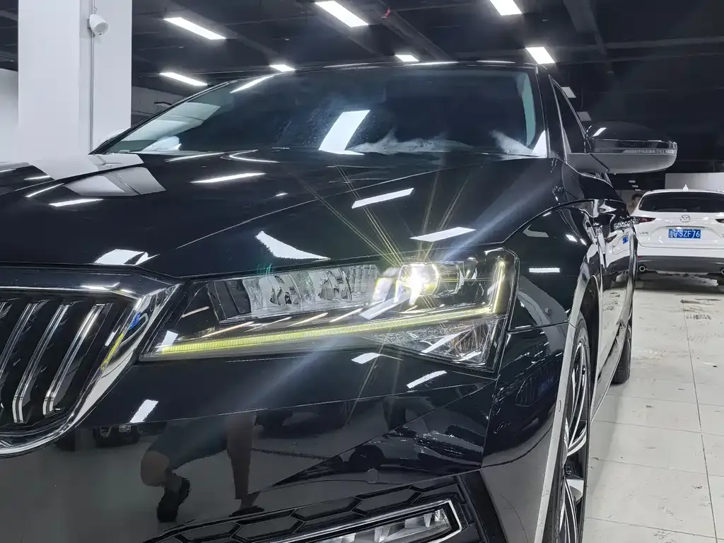 Skoda Superb — фото 7