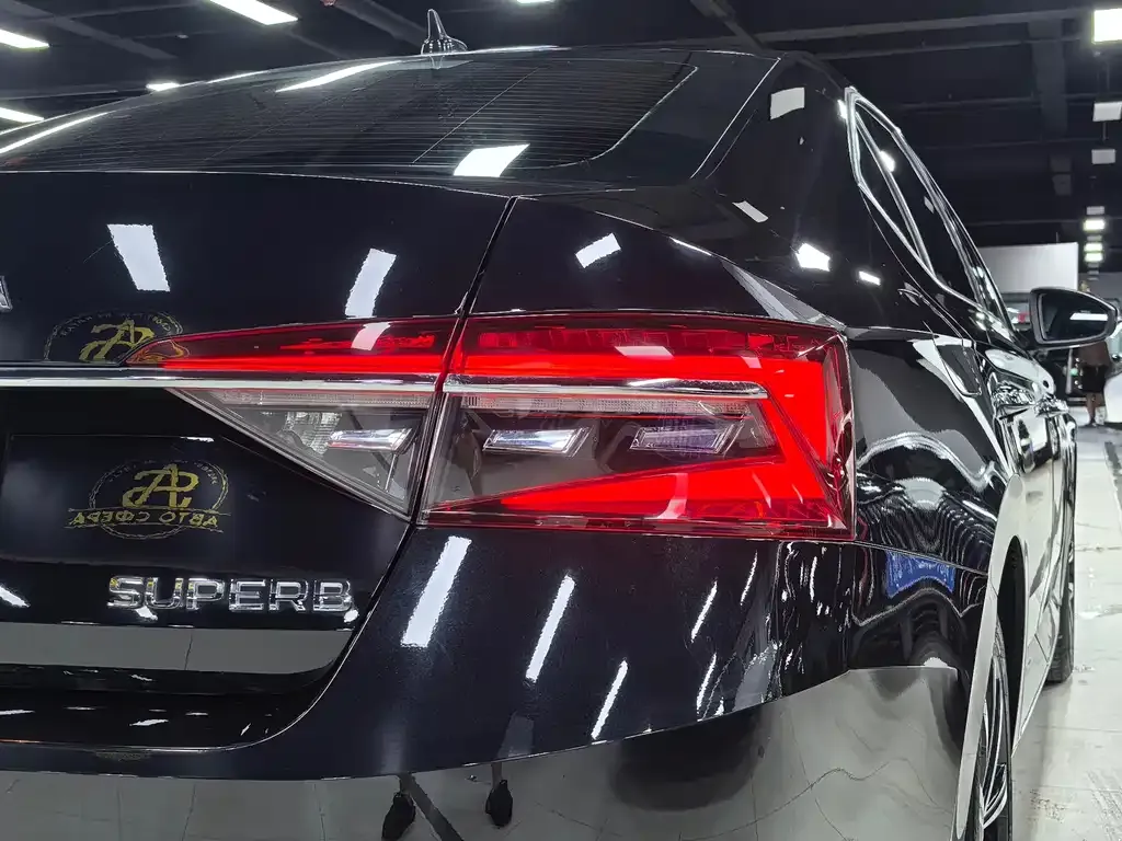 Skoda Superb — фото 8