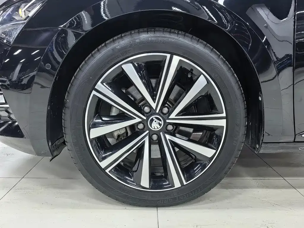 Skoda Superb — фото 5