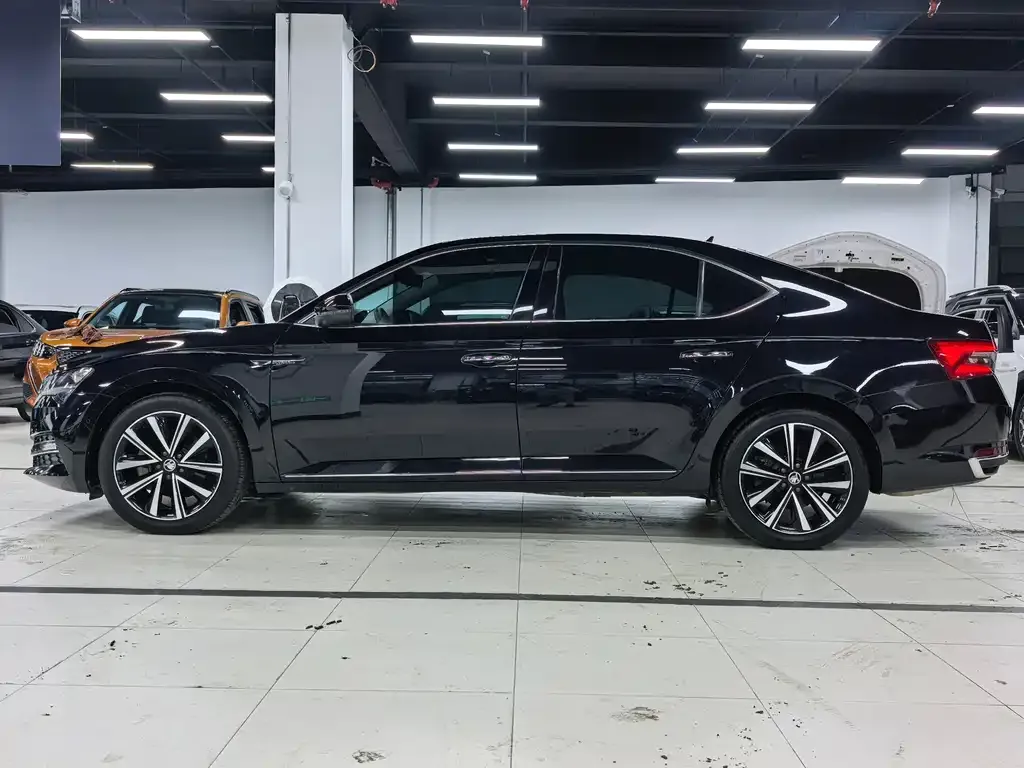 Skoda Superb — фото 6