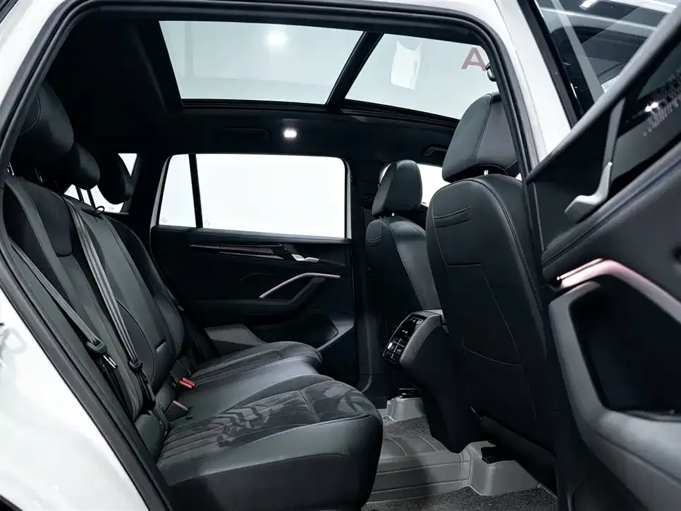 Volkswagen Tiguan L — фото 9