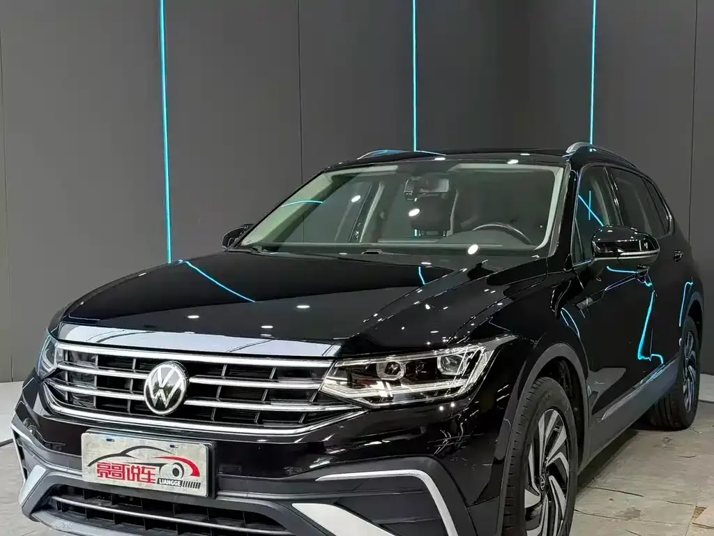 Volkswagen Tiguan L — фото 1