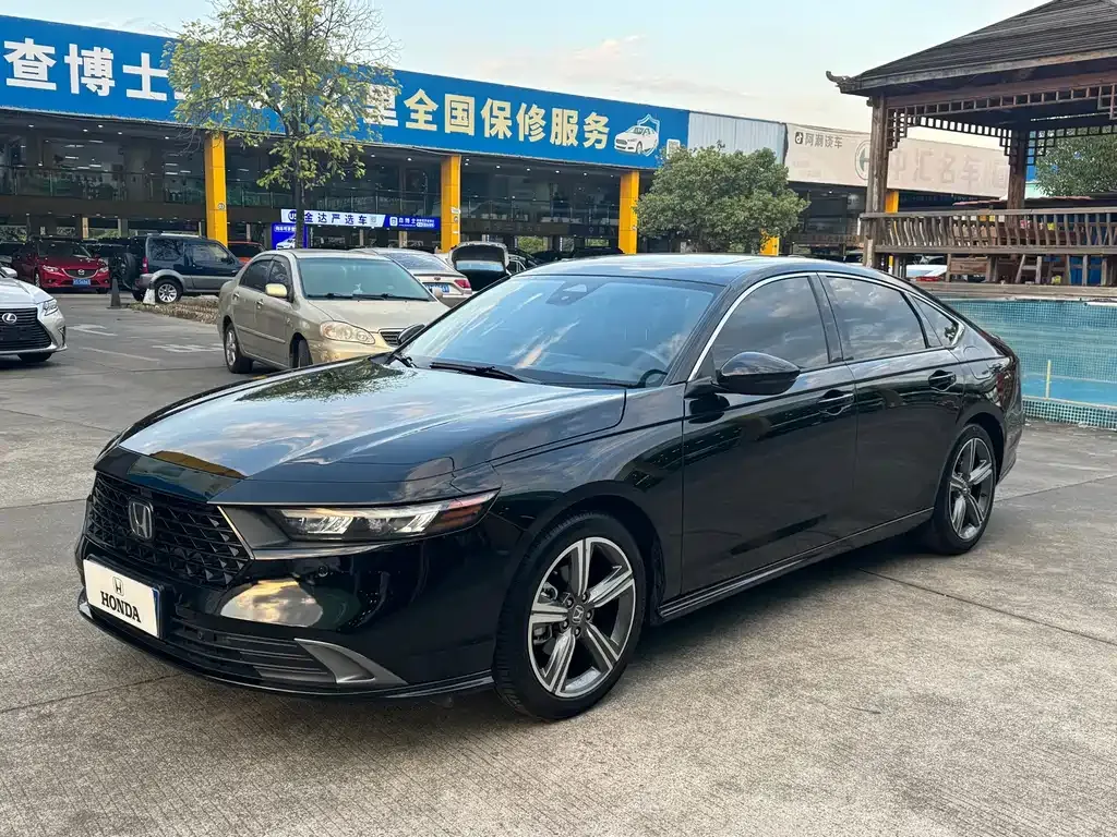 Honda Accord — фото 1