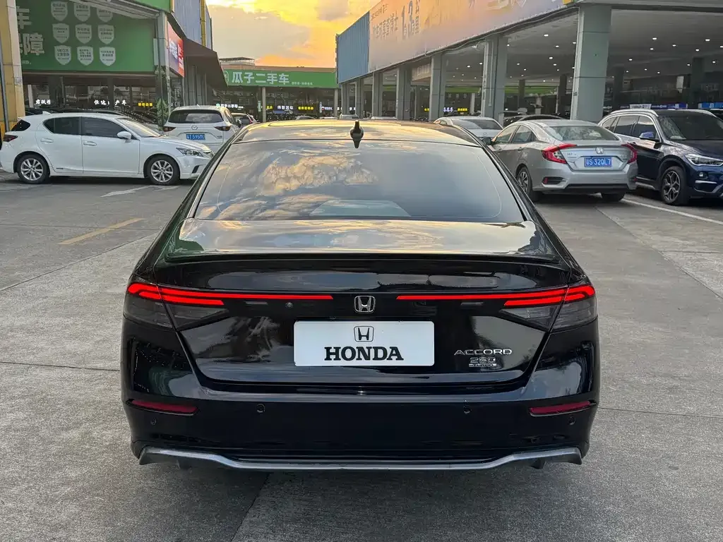 Honda Accord — фото 3