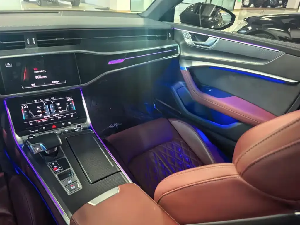Audi A7L — фото 2