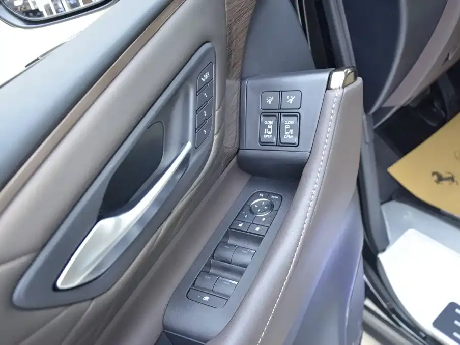 Toyota Vellfire — фото 3
