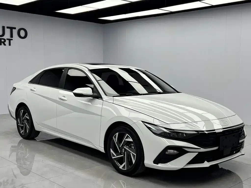 Hyundai Elantra — фото 9